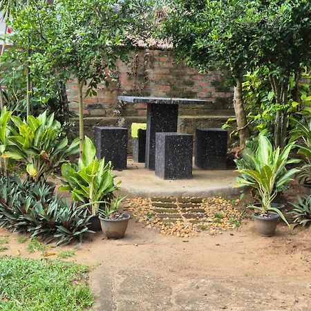 Lazy Bear Best Hostel In Kandy Luaran gambar