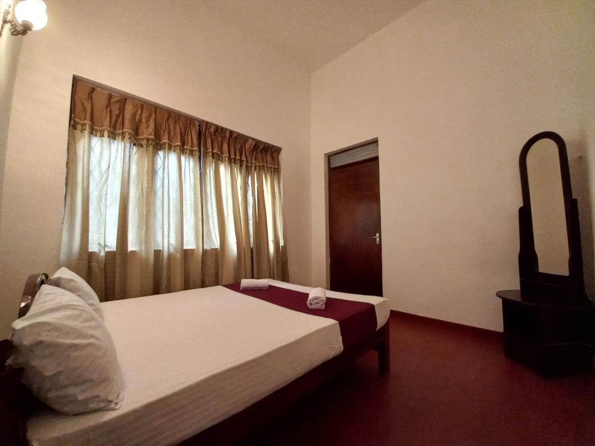 Lazy Bear Best Hostel In Kandy Luaran gambar