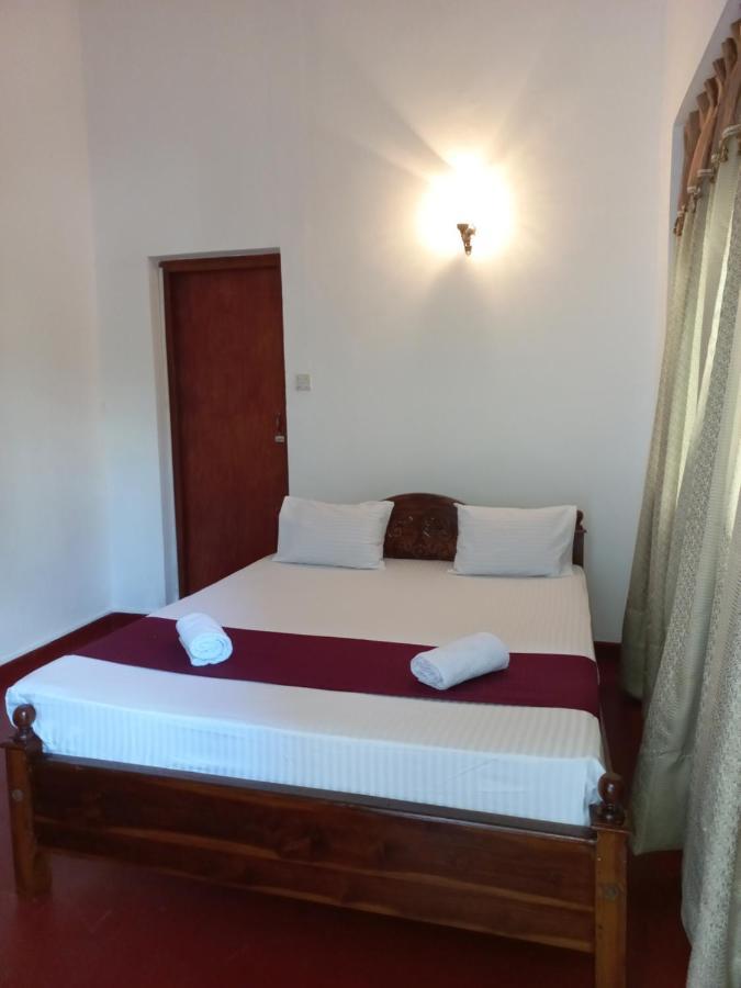 Lazy Bear Best Hostel In Kandy Luaran gambar