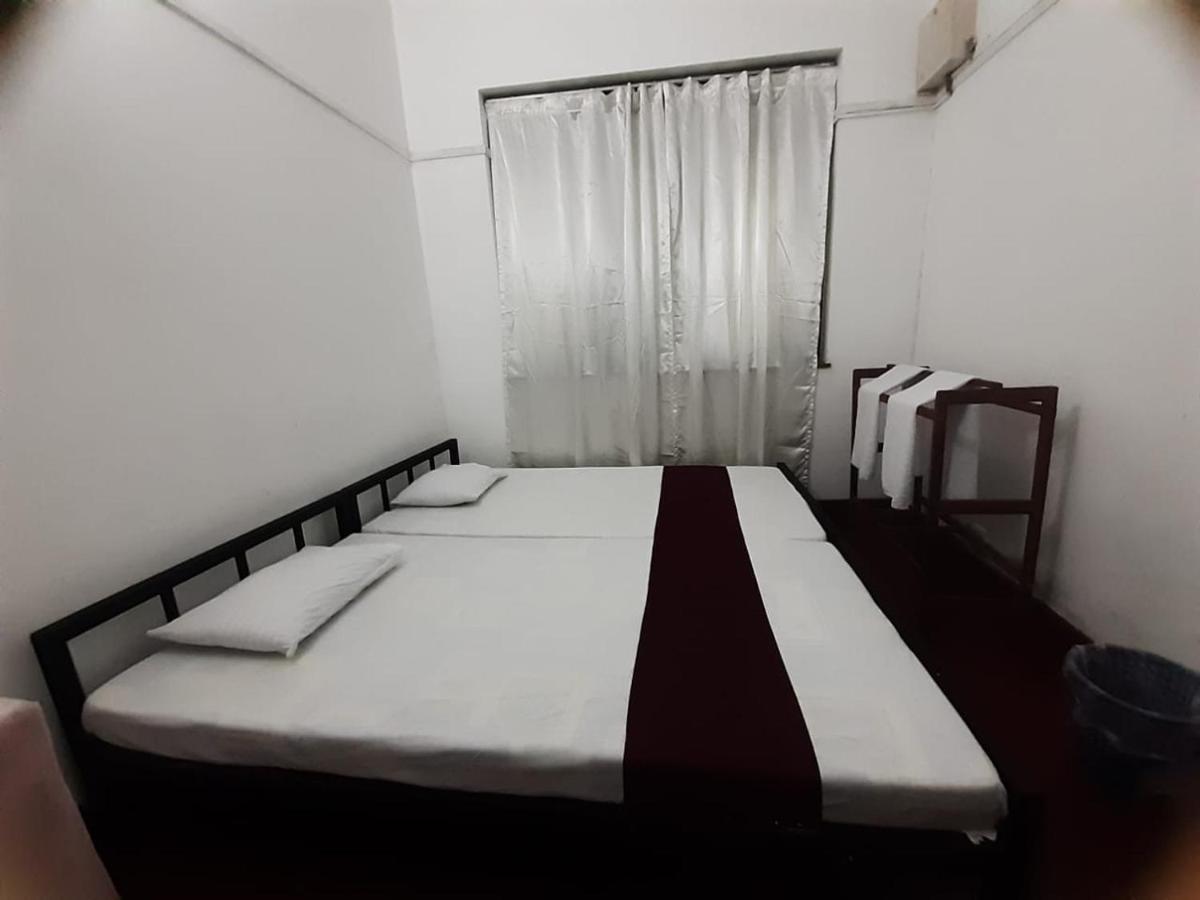 Lazy Bear Best Hostel In Kandy Luaran gambar
