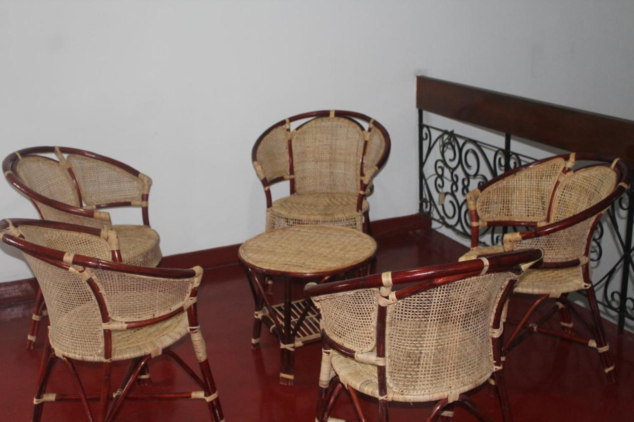 Lazy Bear Best Hostel In Kandy Luaran gambar