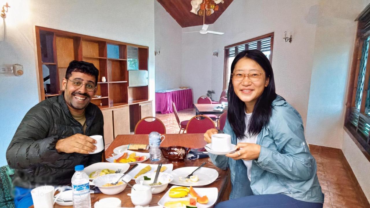 Lazy Bear Best Hostel In Kandy Luaran gambar
