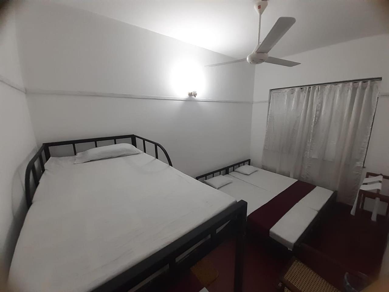 Lazy Bear Best Hostel In Kandy Luaran gambar